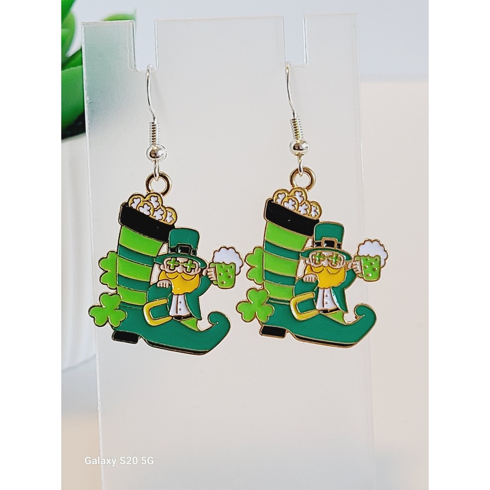 St Patricks Day Leprechaun Boot Enamel Dangle‎ Earrings Green Gold Tone Festive